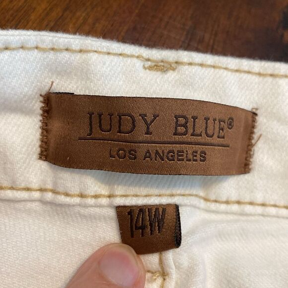 Judy Blue White Straight Jeans Classic Style - Picture 2 of 3